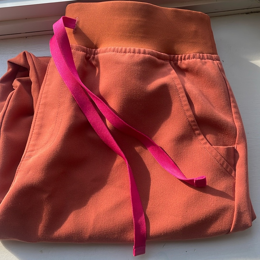 Figs Zamora joggers. Size small.